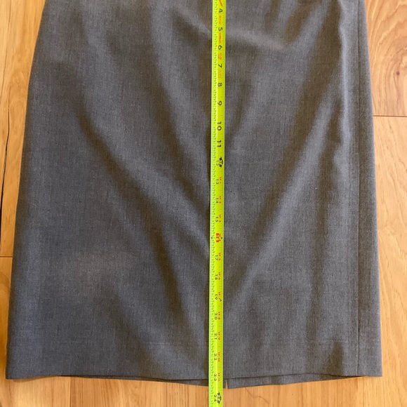 Jones & Co. Charcoal Gray Pencil Skirt Suit, Size 6 - Picture 13 of 13